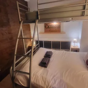 Cascades, 3 Bedroom Chalet With Shared Pool. Hébergement de vacances